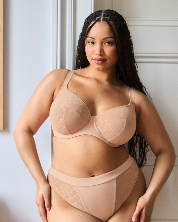 Muse Bra in Cameo Rose made for the curvy woman with a big bust lifestyle iimage with hands on hips