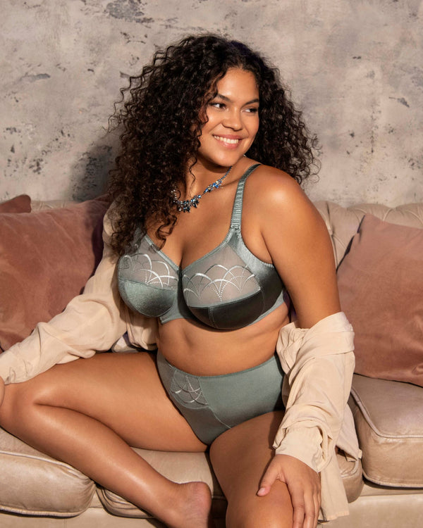 Le-Buste-Australia-EL4030-Elomi-Cate-Full-Cup-Banded-Bra-EL4036-Elomi-Cate-Full-Brief-Willow-Sage-Green-Lifestyle