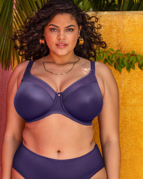 Elomi Smooth Seamless bra made for curvy woman with fuller busts lifestyle image